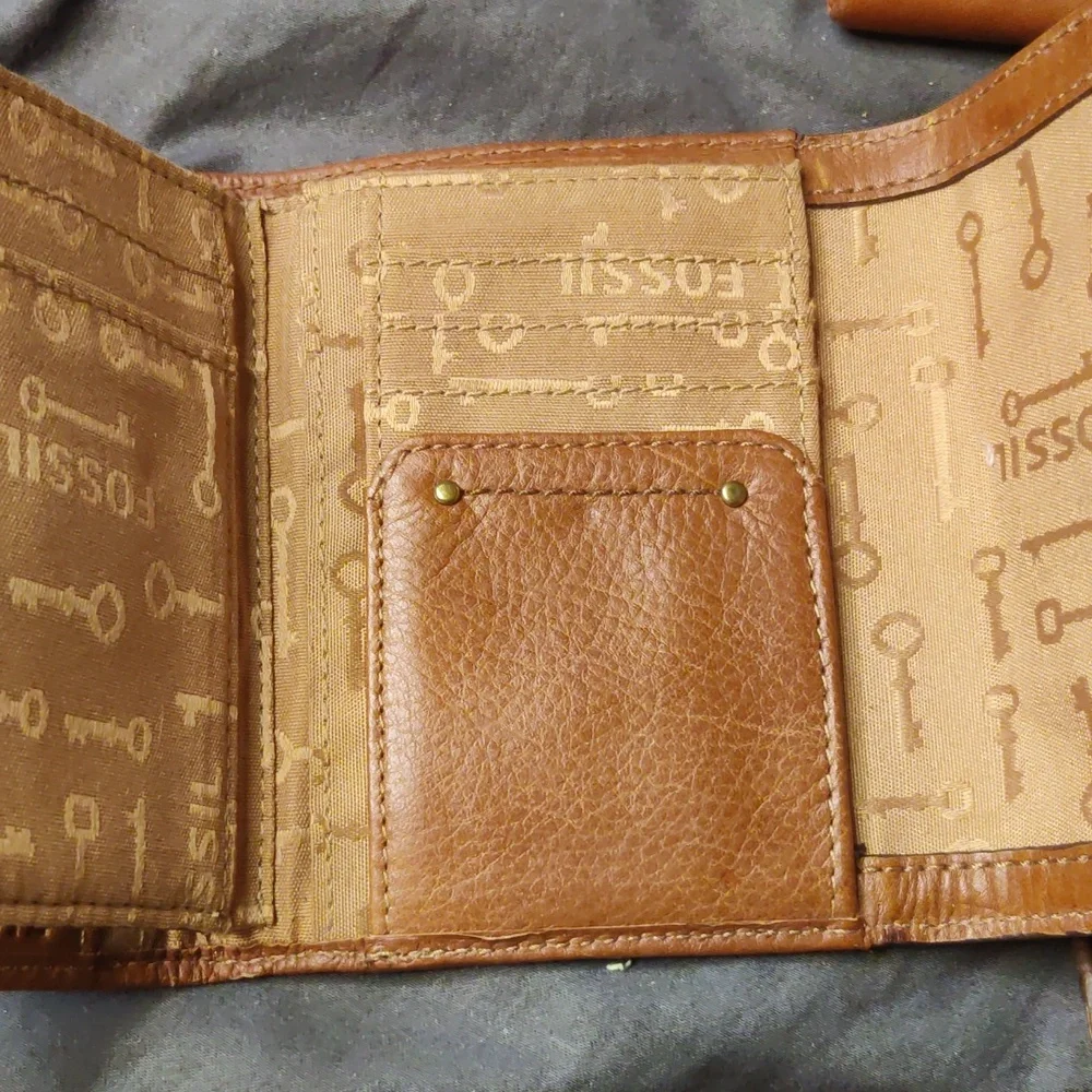Fossil Women's Wallet And Wristlet Bundle